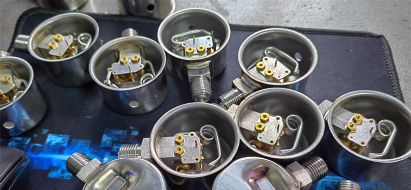 精准焊接赋能精密仪表：53型压力表专用激光焊接机采购指南